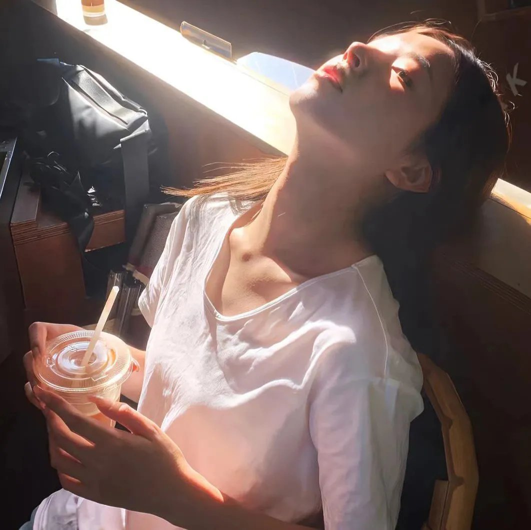 别人末日我靠超市被批老婆奴